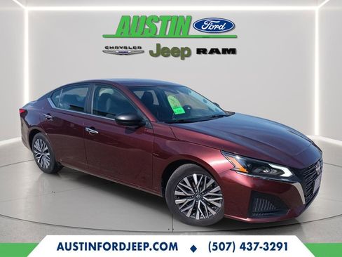 Used 2024 Nissan Altima 2.5 SV image 7