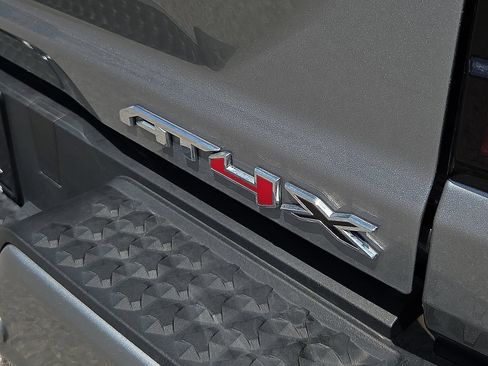 Used 2024 GMC Canyon AT4X AWD/4WD image 16
