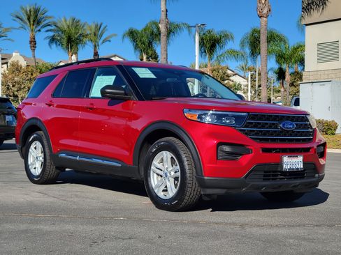 Certified 2024 Ford Explorer XLT RWD image 1