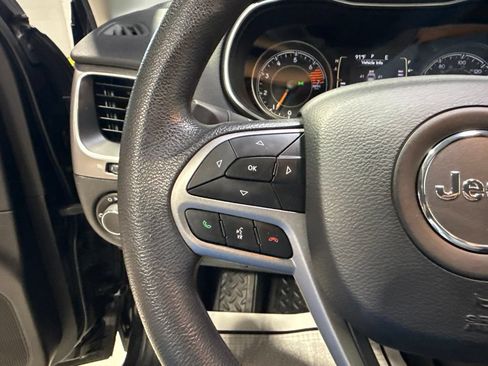 Used 2020 Jeep Cherokee Latitude AWD/4WD image 12