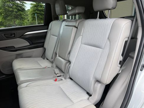 Used 2019 Toyota Highlander Plus w/ Protection Package #3 AWD/4WD image 38