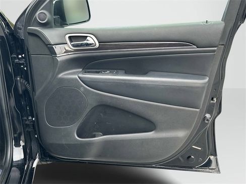 Used 2018 Jeep Grand Cherokee Overland image 22
