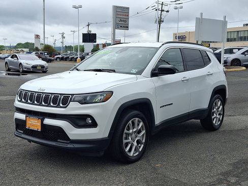 Used 2023 Jeep Compass Latitude AWD/4WD image 3