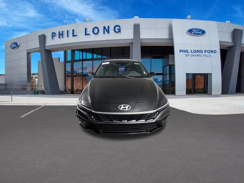 Used 2025 Hyundai Elantra SEL FWD image 8