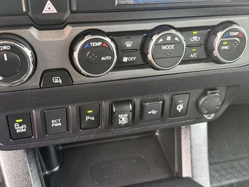 Certified 2021 Toyota Tacoma TRD Off-Road w/ Technology Package AWD/4WD image 32