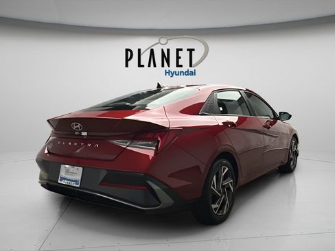 Used 2025 Hyundai Elantra SEL image 7