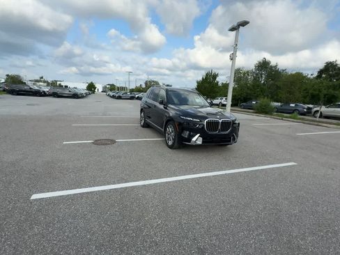 Used 2025 BMW X7 xDrive40i AWD/4WD image 2