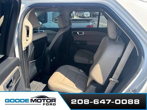 Used 2020 Ford Explorer XLT w/ Equipment Group 202A AWD/4WD image 4