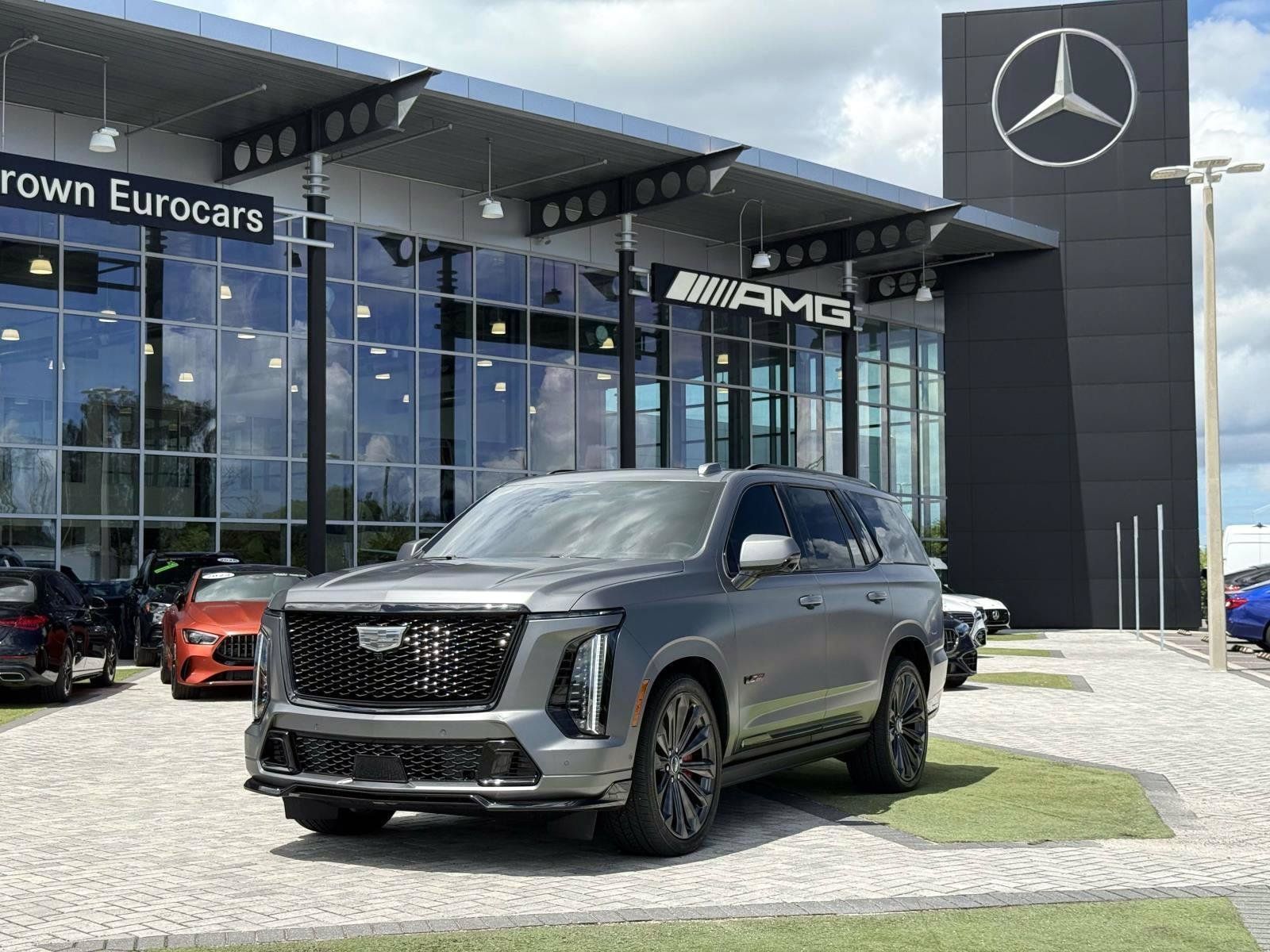 Used 2026 Cadillac Escalade V w/ LPO, Onyx Lite Package AWD/4WD image 1