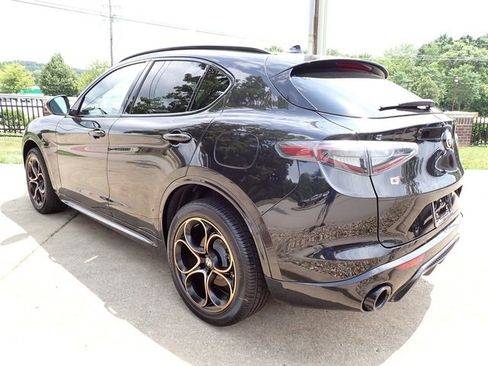 New 2025 Alfa Romeo Stelvio Sprint image 3