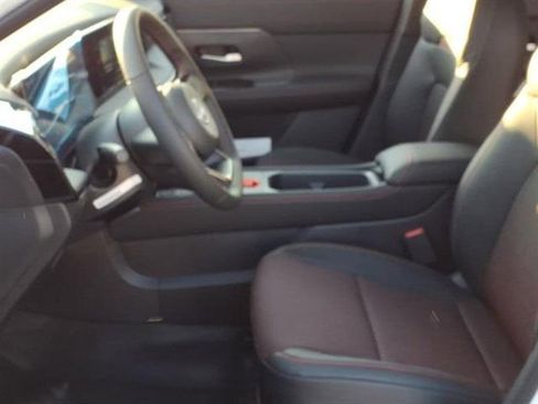 New 2026 Nissan Kicks SR image 27