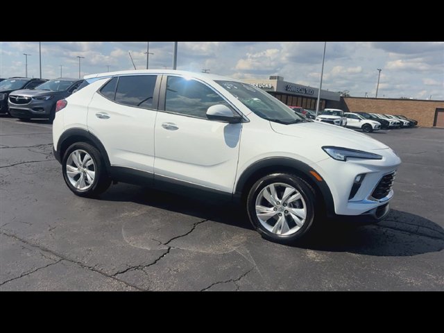 Certified 2024 Buick Encore GX Preferred w/ Comfort Package FWD image 2