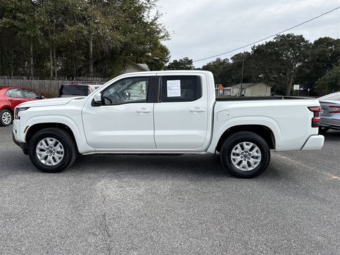Used 2022 Nissan Frontier SV image 2