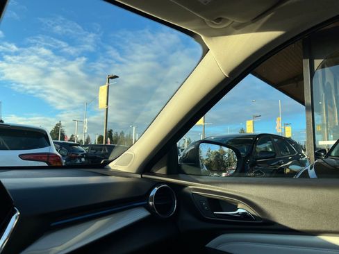 Used 2025 Chevrolet Trax LT image 35