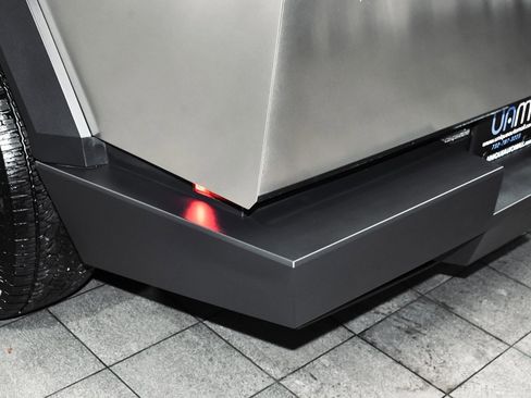 Used 2025 Tesla Cybertruck AWD Crew Cab image 83