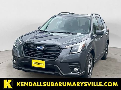 Used 2023 Subaru Forester Premium image 1