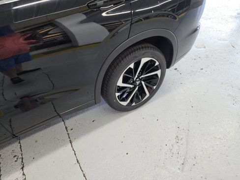 Used 2023 Mitsubishi Outlander SEL image 6