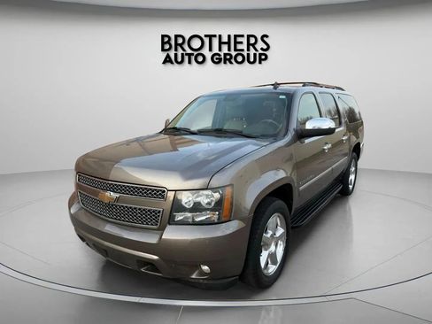 Used 2011 Chevrolet Suburban LTZ image 3