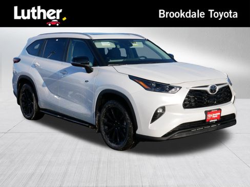 Certified 2026 Toyota Highlander XLE image 1