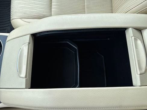 Used 2015 Toyota Highlander Plus AWD/4WD image 24