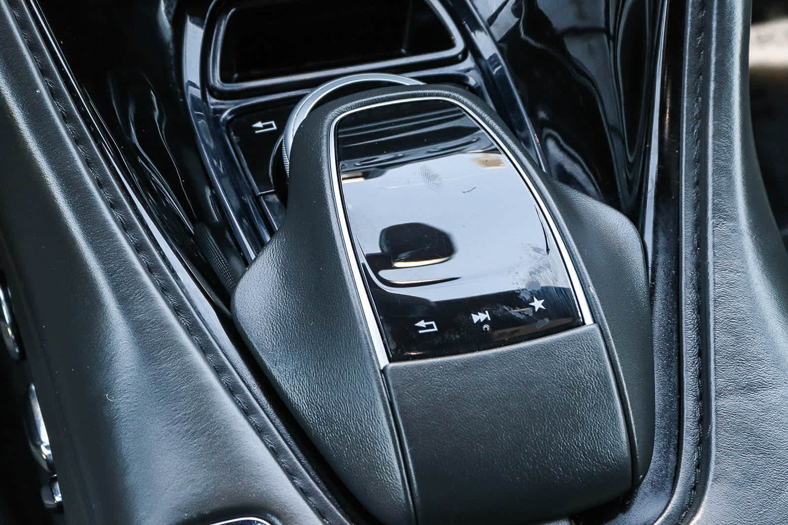Used 2020 Aston Martin DB11 Coupe RWD image 23
