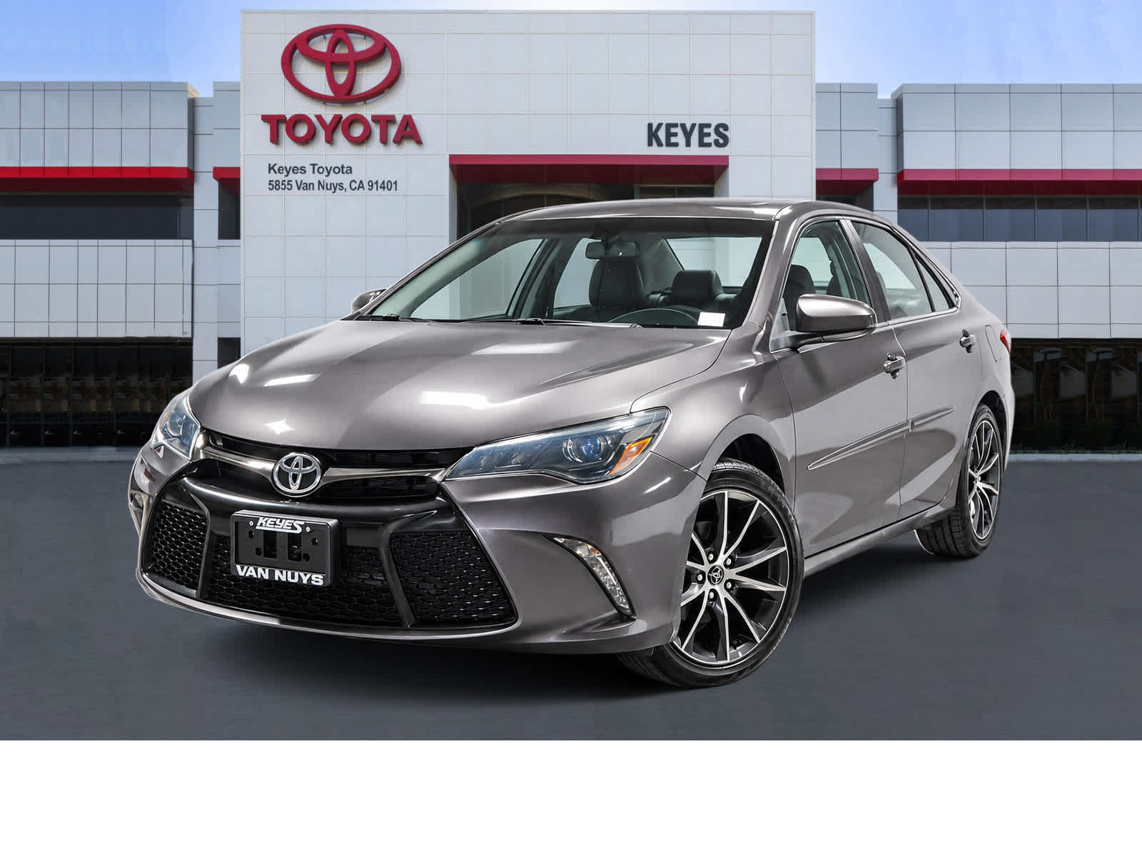 Used 2015 Toyota Camry XSE FWD image 1