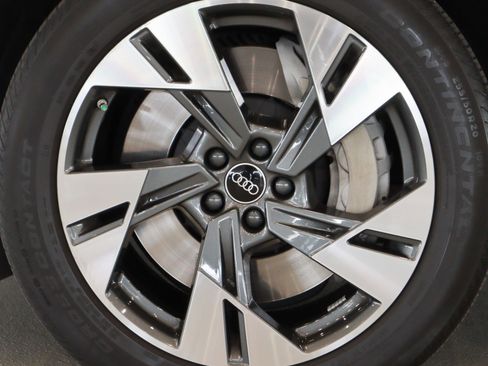 Used 2022 Audi e-tron Premium w/ Convenience Plus Package image 5