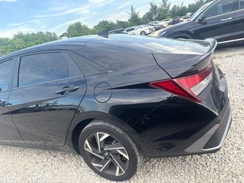 Used 2025 Hyundai Elantra Sport FWD image 9