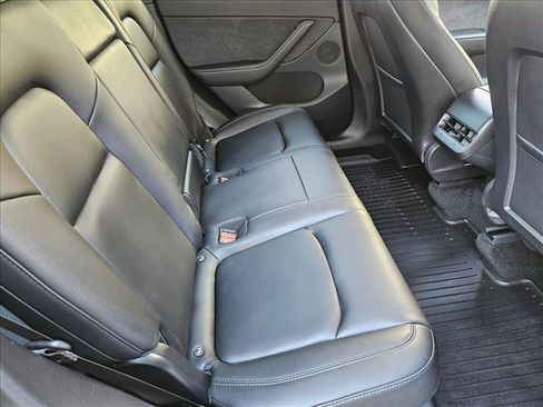 Used 2021 Tesla Model Y Long Range image 18