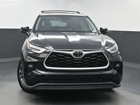 Used 2022 Toyota Highlander XLE AWD/4WD image 6