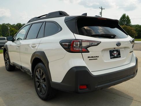 Used 2025 Subaru Outback Onyx Edition AWD/4WD image 4