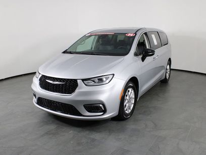 Used 2024 Chrysler Pacifica Touring-L