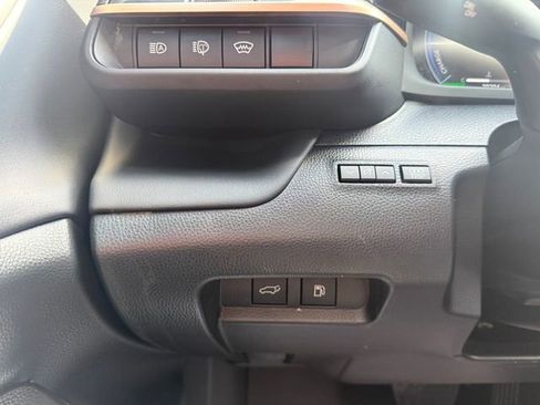 Used 2025 Toyota Crown Signia w/ Advanced Technology Package image 19