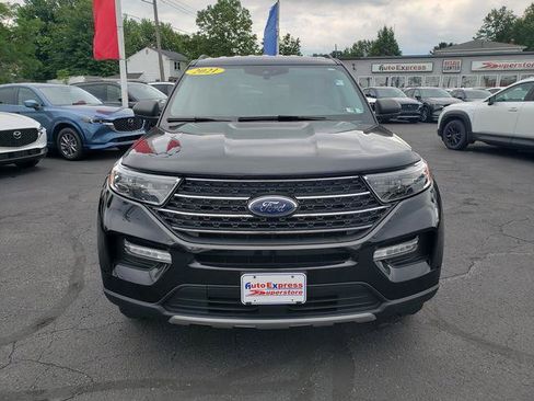 Used 2021 Ford Explorer XLT w/ Equipment Group 202A AWD/4WD image 2