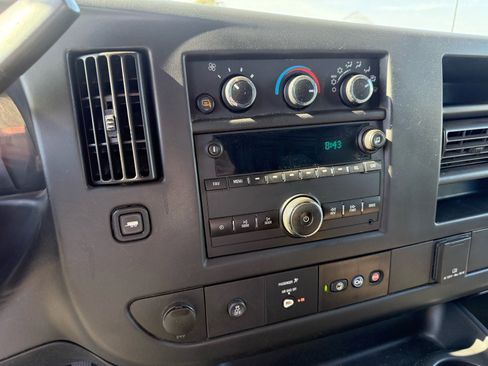 Used 2018 Chevrolet Express 2500 w/ Driver Convenience Package image 13