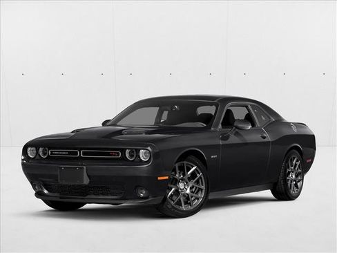 Used 2018 Dodge Challenger R/T RWD image 1