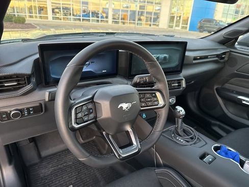 Used 2025 Ford Mustang EcoBoost image 7