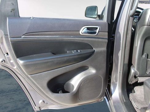 Used 2018 Jeep Grand Cherokee Limited image 22