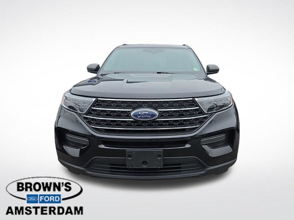 Used 2023 Ford Explorer XLT AWD/4WD image 2