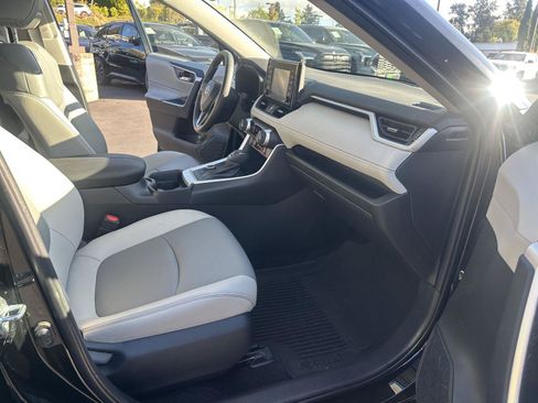 Used 2021 Toyota RAV4 XLE Premium AWD/4WD image 11