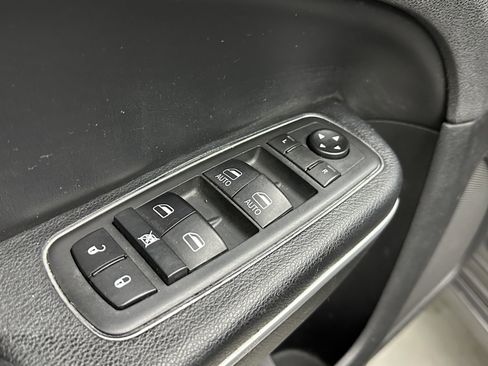 Used 2020 Chrysler 300 S image 11