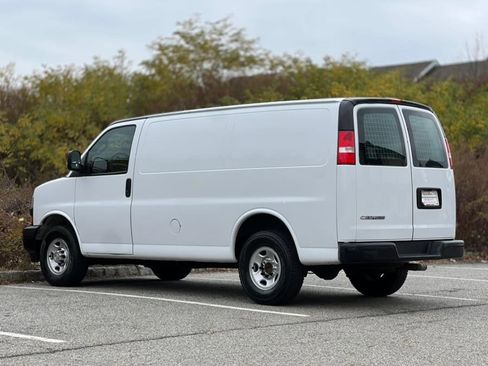 Used 2018 Chevrolet Express 2500 image 6