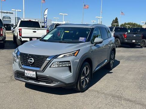 Used 2023 Nissan Rogue SL w/ SL Premium Package image 8