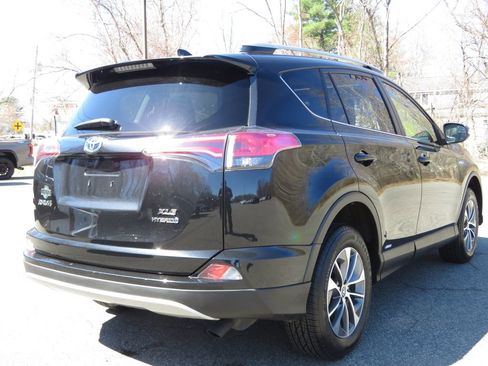 Used 2017 Toyota RAV4 XLE w/ Carpet Mat Package AWD/4WD image 5
