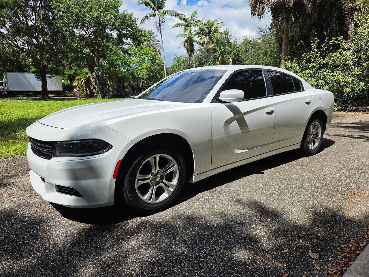 Used 2022 Dodge Charger SXT RWD image 3