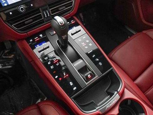 Used 2025 Porsche Macan S image 20