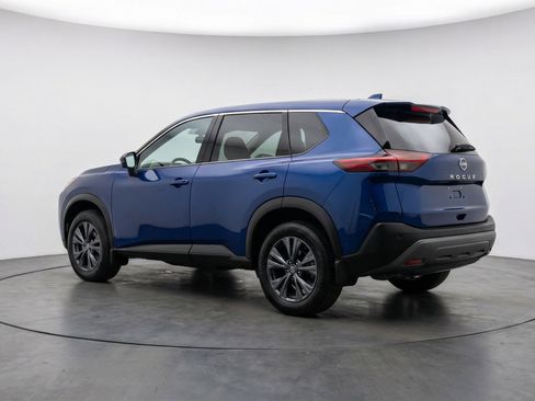 Used 2025 Nissan Rogue SV image 6