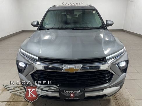 Used 2025 Chevrolet TrailBlazer LT w/ Driver Confidence Package image 2