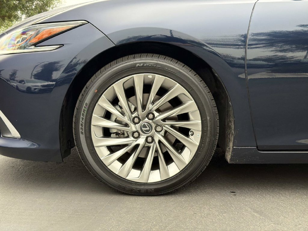 Used 2021 Lexus ES 300h w/ Accessory Package FWD image 25