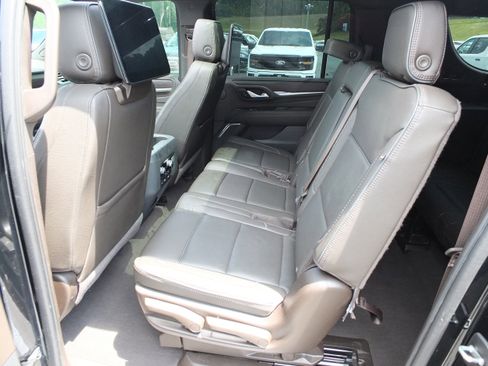 Used 2022 GMC Yukon XL Denali w/ Denali Ultimate Package RWD image 14